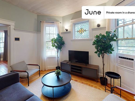 3rd image of 61 Lithgow St #D