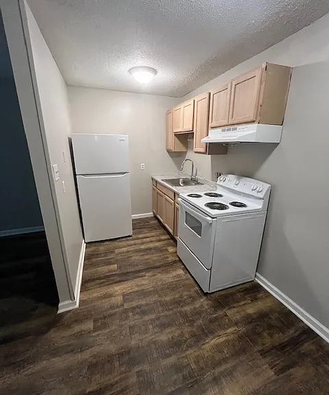 Lakewood Apartments — Photo 12
