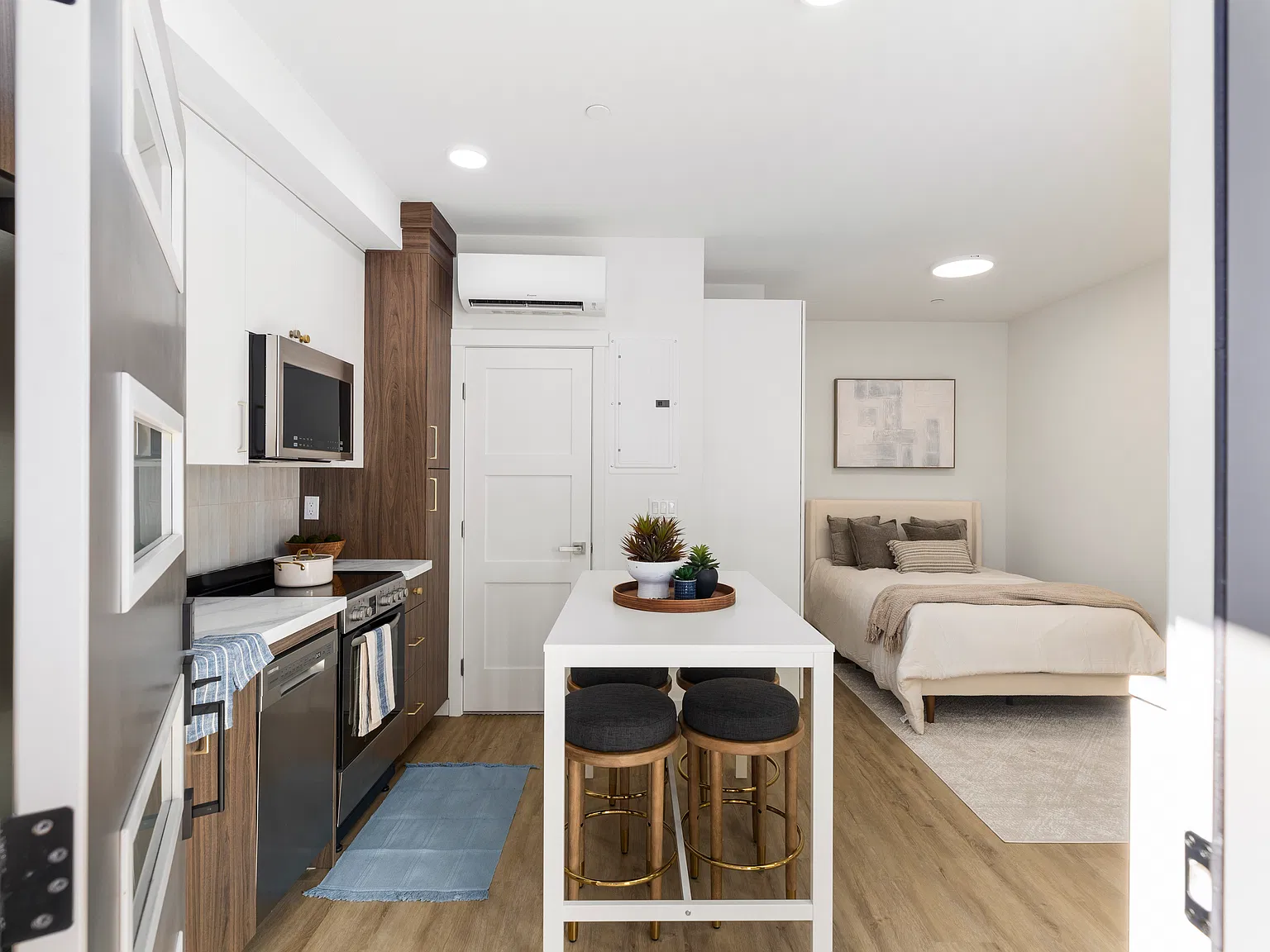Studio, 350 sqft, $1,850 — Photo 1
