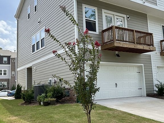 Outside view - yard & driveway