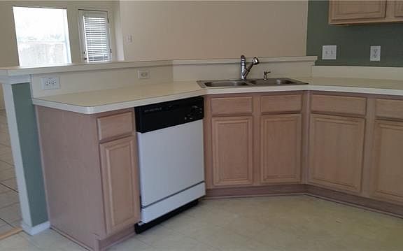 4th image of 1511 Yellowbird Ct