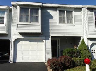 3 Chadwyk Sq, Cohoes, NY 12047