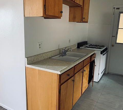 4th image of 555 El Molino Ave #6