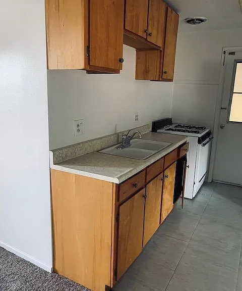 555 El Molino Ave #6 — Photo 4