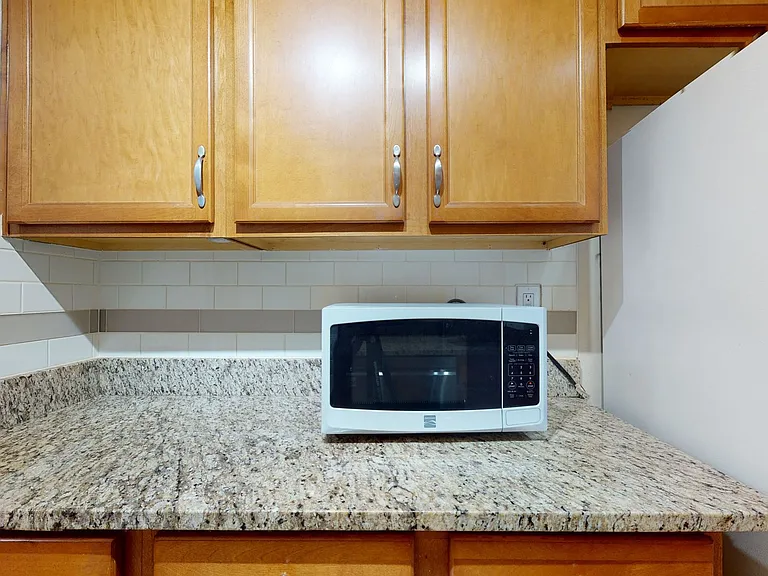 2400 41st St NW #208 — Photo 9