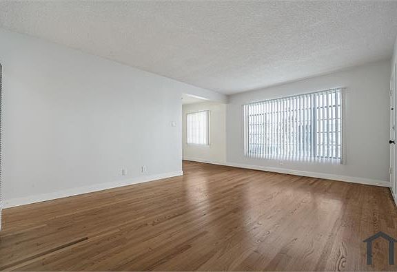 3rd image of 3862 Potomac Ave #11