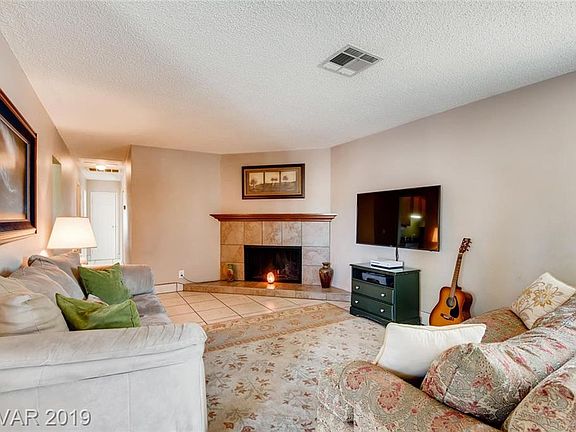 4th image of 2520 Valparaiso St