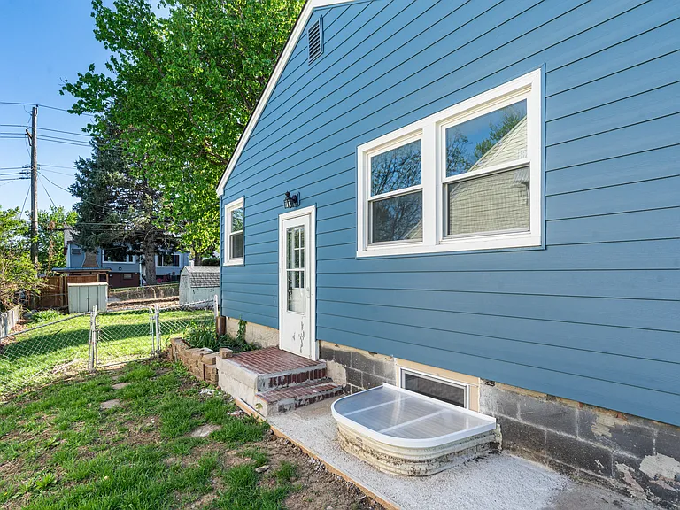3927 Gold St — Photo 24