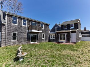 135 Sea St, Hyannis, MA 02601