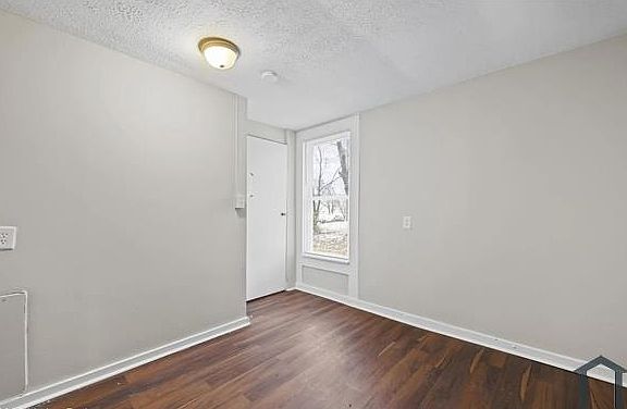 4th image of 616 Dr W #J