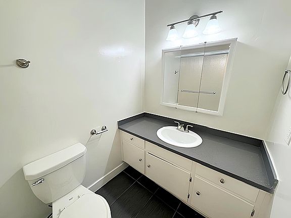 4th image of 5030 Maplewood Ave #104