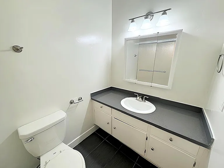 5030 Maplewood Ave #104 — Photo 4