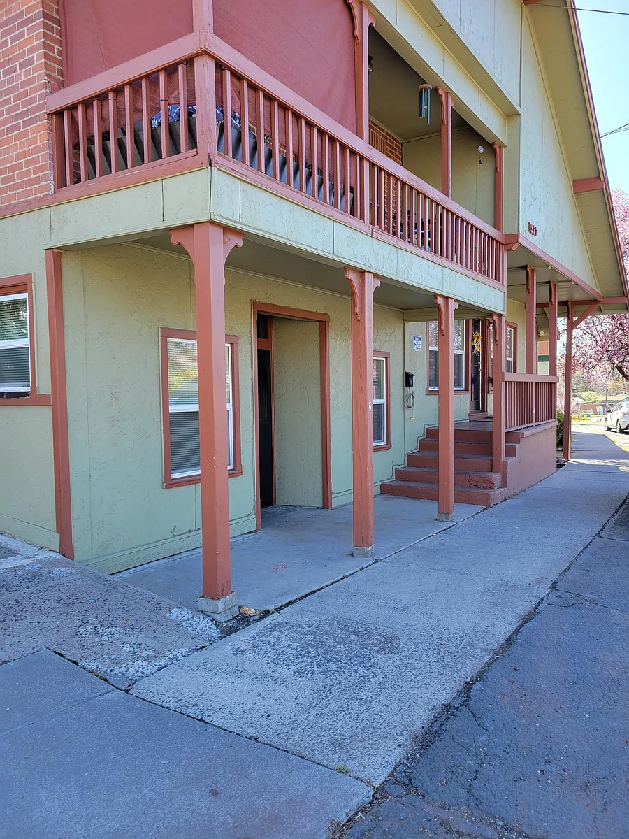 Building Photo - 1937 Oregon Ave #2