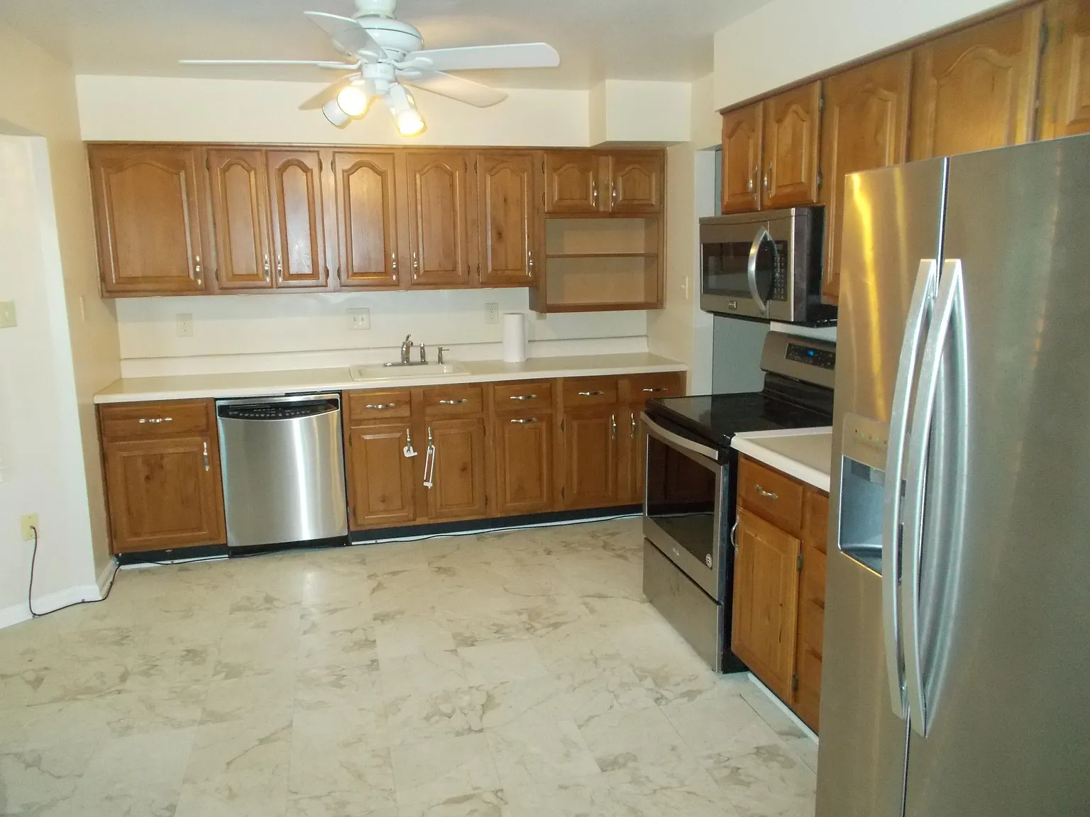 4 bed, 2400 sqft, $3,500 — Photo 2