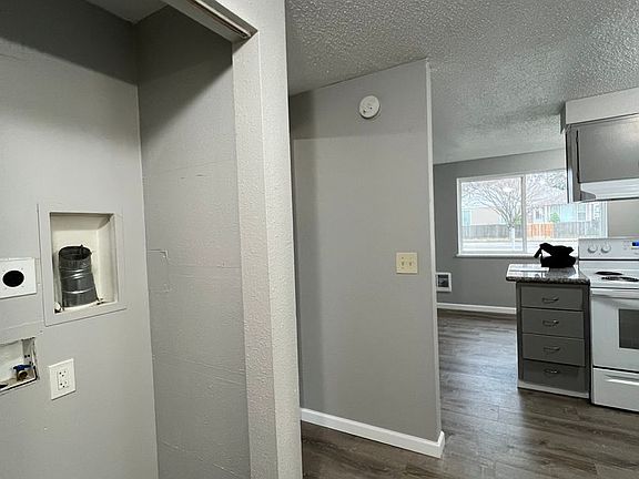 3rd image of 15850 NE Glisan St APT 12