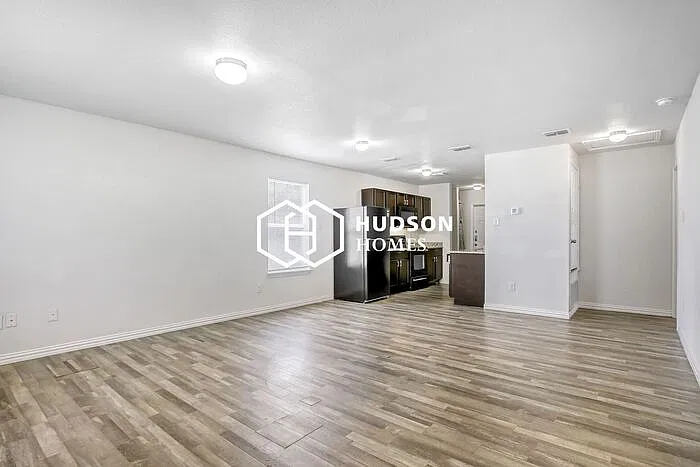 3 bed, 2.0 bath, 1090 sqft, $1,449 — Photo 4