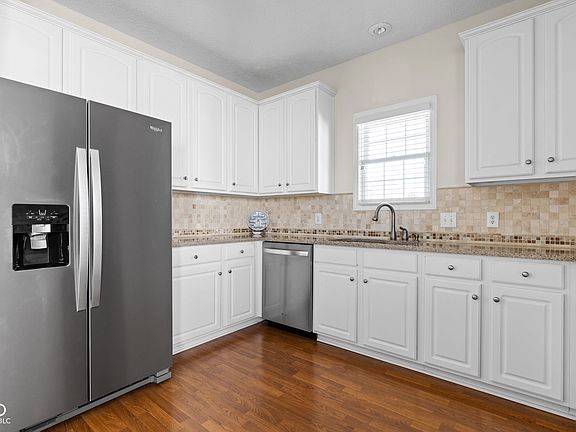 5th image of 15257 Seneca Cir