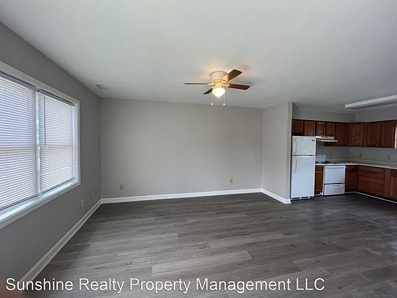 3rd image of 656 Lakeside Ave