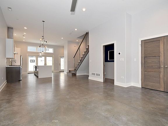 4th image of 237 Rockford Ave