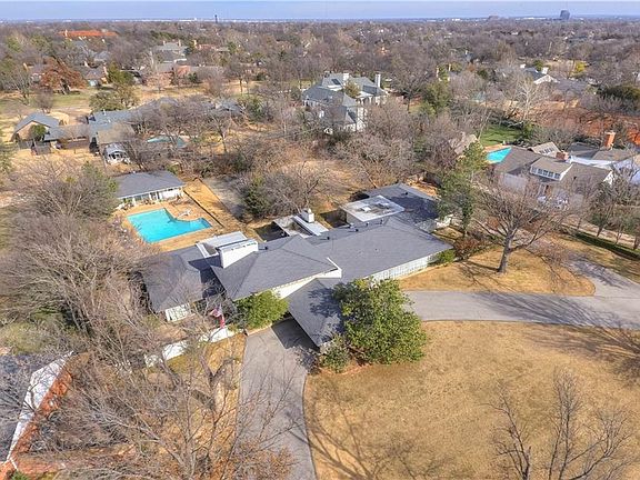 3rd image of 1509 Guilford Ln