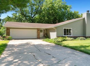 4801 Wild Deer Trl, Roscoe, IL 61073