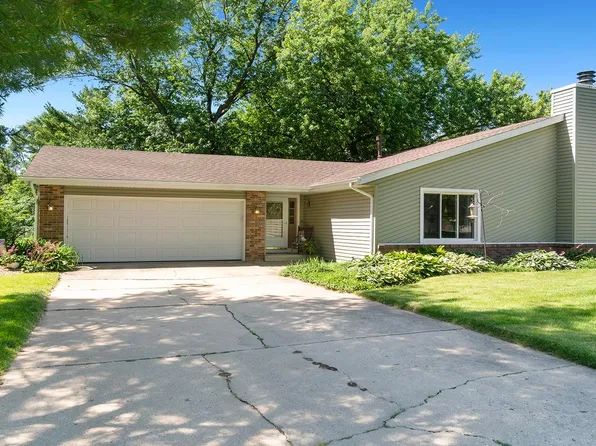 4801 Wild Deer Trl, Roscoe, IL 61073