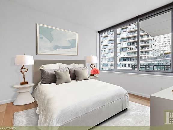 4th image of 4630 Center Blvd APT 703