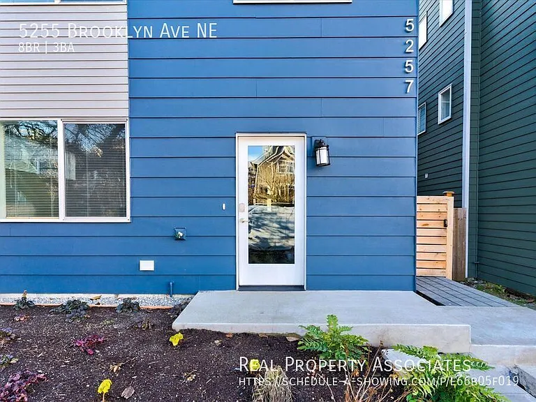 5255 Brooklyn Ave NE — Photo 38