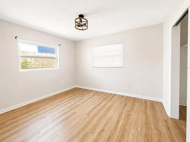 1353 Lakeview Rd — Photo 10