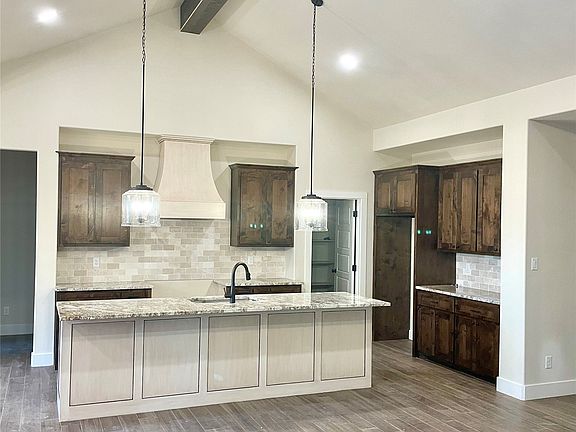 5th image of 1008 Sabrina Ct