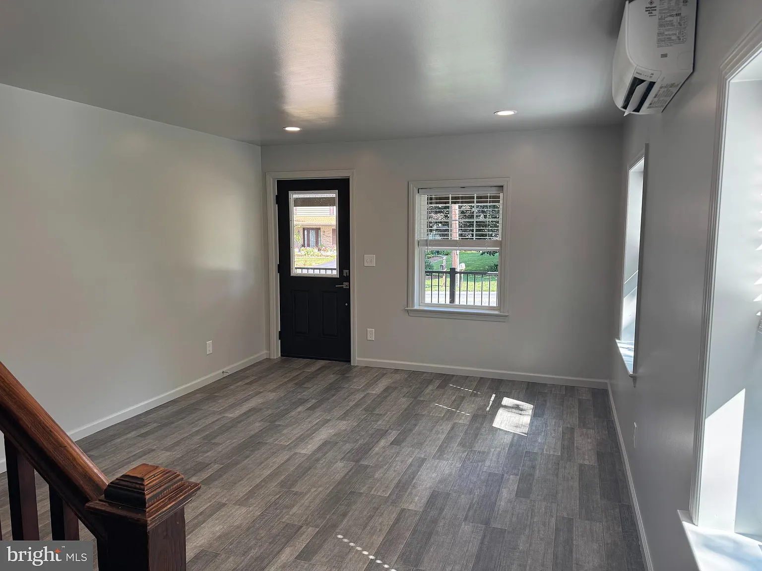 3 bed, 1136 sqft, $2,300 — Photo 3