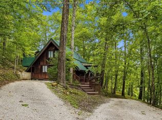 1648 Charleys Creek Rd, Culloden, WV 25510