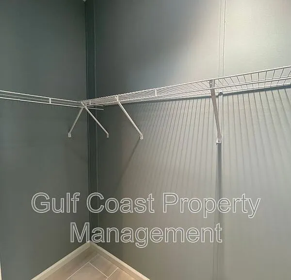 3200 Holly Ave — Photo 33