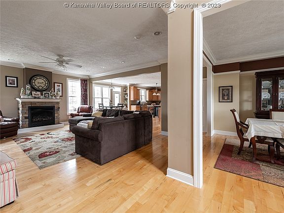 5th image of 1343 Saddle Creek Way
