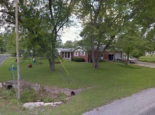 1406 E Elm St, Olney, IL 62450