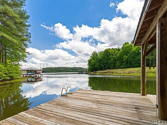 4th image of 120 E Cove Dr