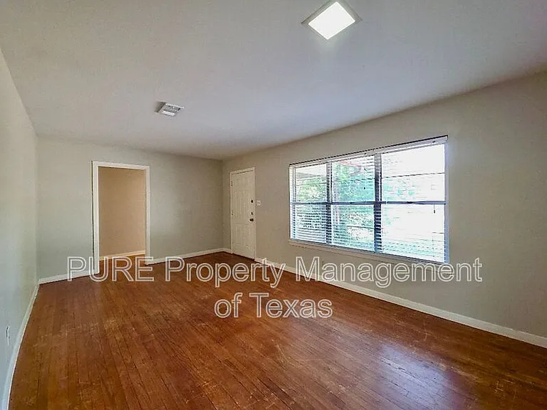1408 Glencrest Dr — Photo 3