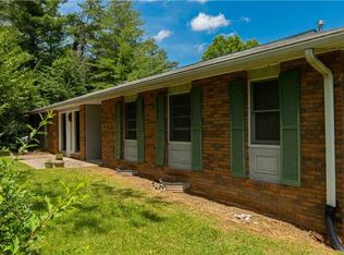 122 Tree Haven Blvd, Hendersonville, NC 28791