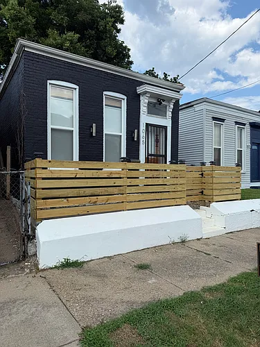 1065 Mary St Photo 1