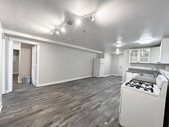 4th image of 2818 E St Unit F