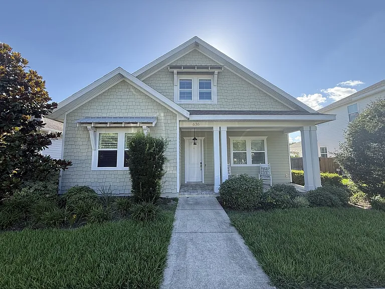 636 SW 128th Ter — Photo 1
