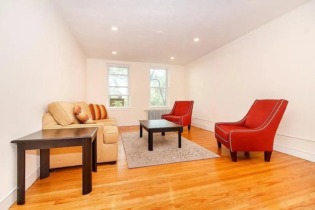 3 bed, 1020 sqft, $3,800 — Photo 1