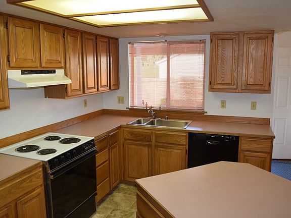 4th image of 9825 Oak Ln SW