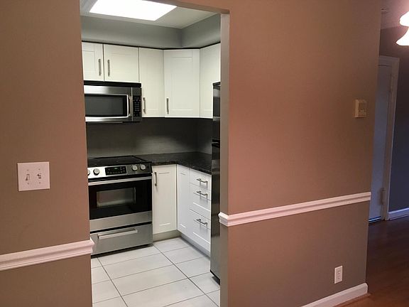 5th image of 2920 S Buchanan St APT C1