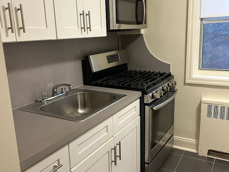 472 Howard Ave #2B — Photo 10