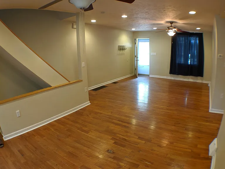 536 Gross St — Photo 6