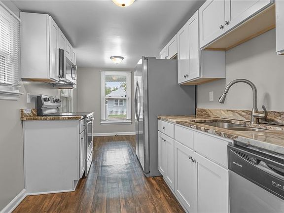 5th image of 1084 Hugo St