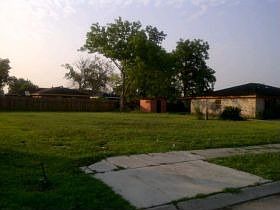 1st image of 220 Della Ln