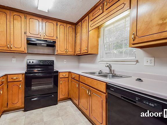 4th image of 421 Lakeshore Dr