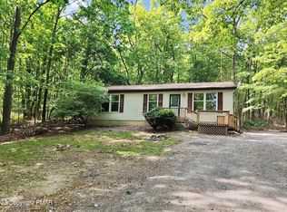1405 David Ln, Effort, PA 18330
